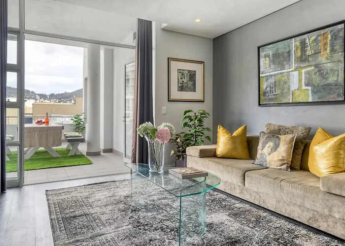 Backup-Powered Classic Luxury Apartment