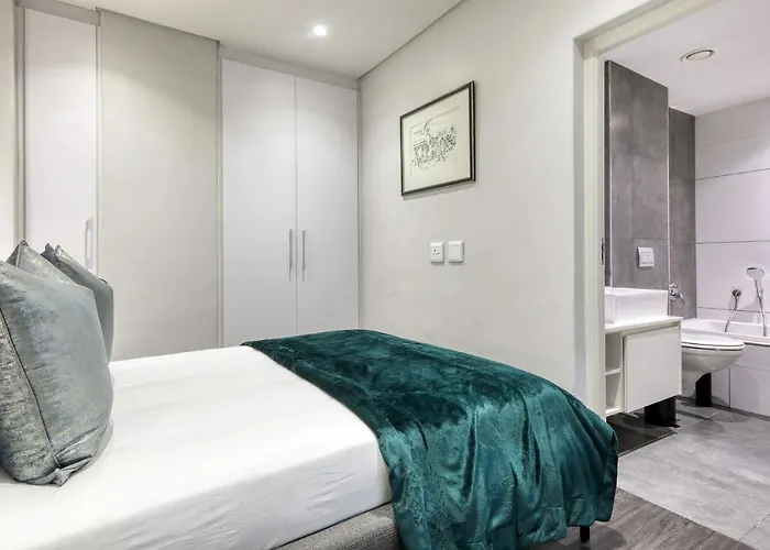 Backup-Powered Classic Luxury Apartment