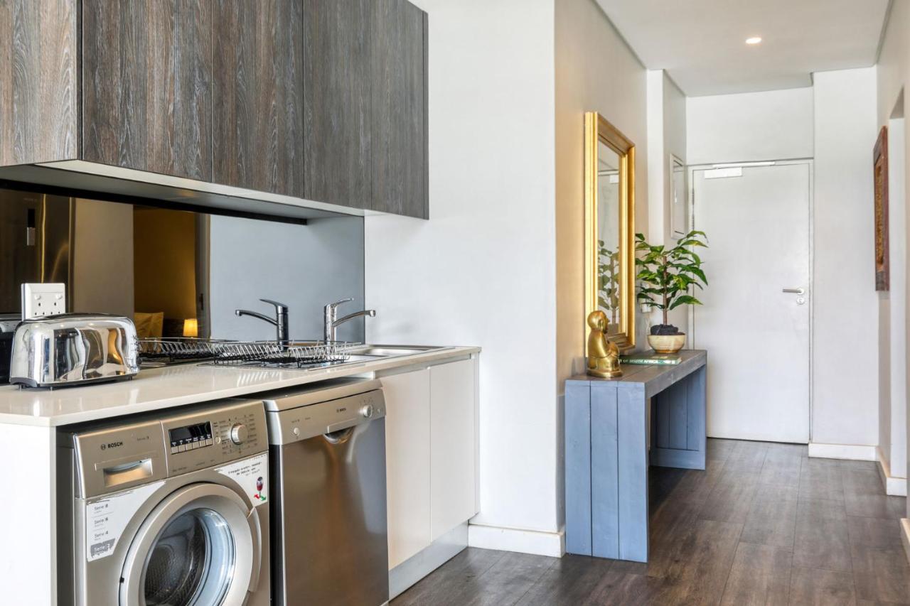 Backup-powered Classic Luxury Apartment Cape Town