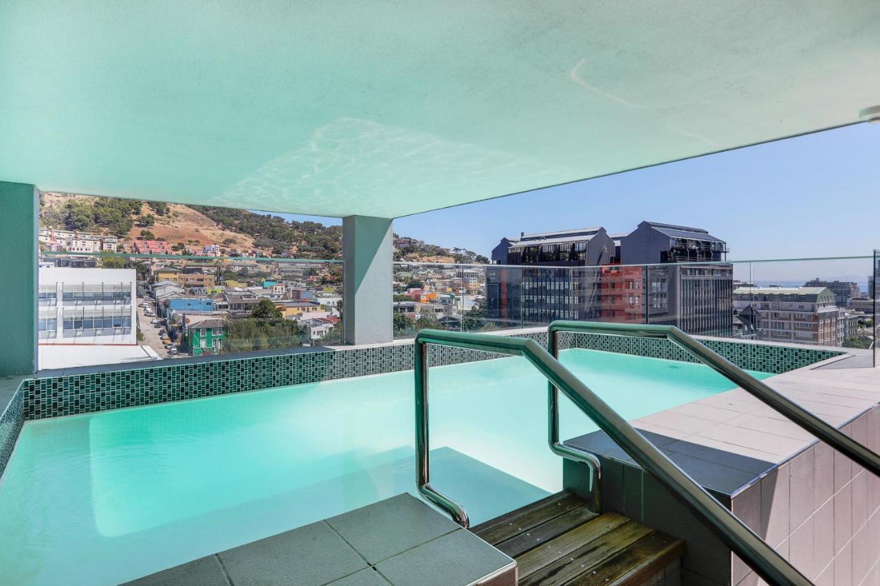 Backup-powered Classic Luxury Apartment Cape Town